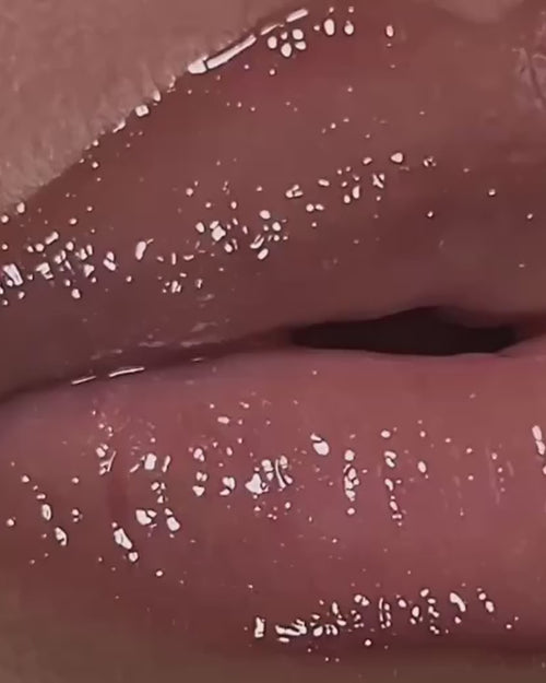 Finora Bella 24K Glow lip gloss application and result proof